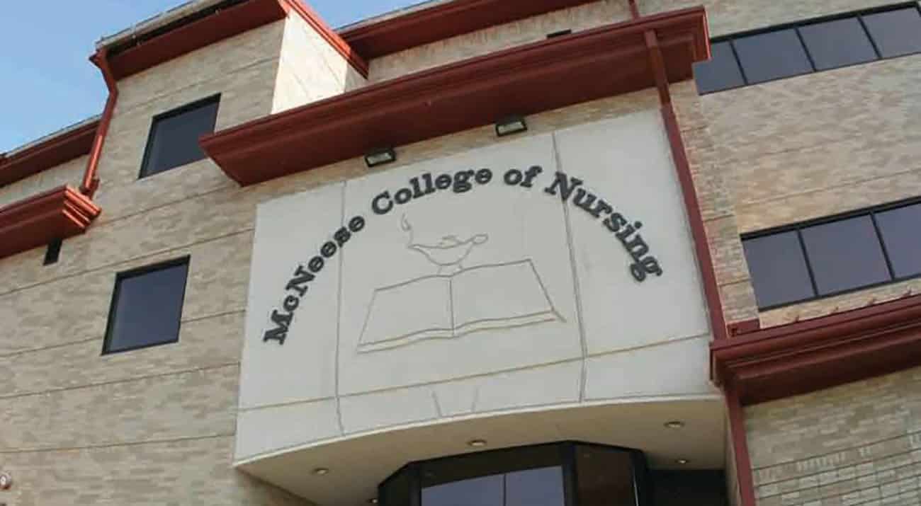 The front entrance of Hardtner Hall welcomes guests to the College of Nursing and Health Professions