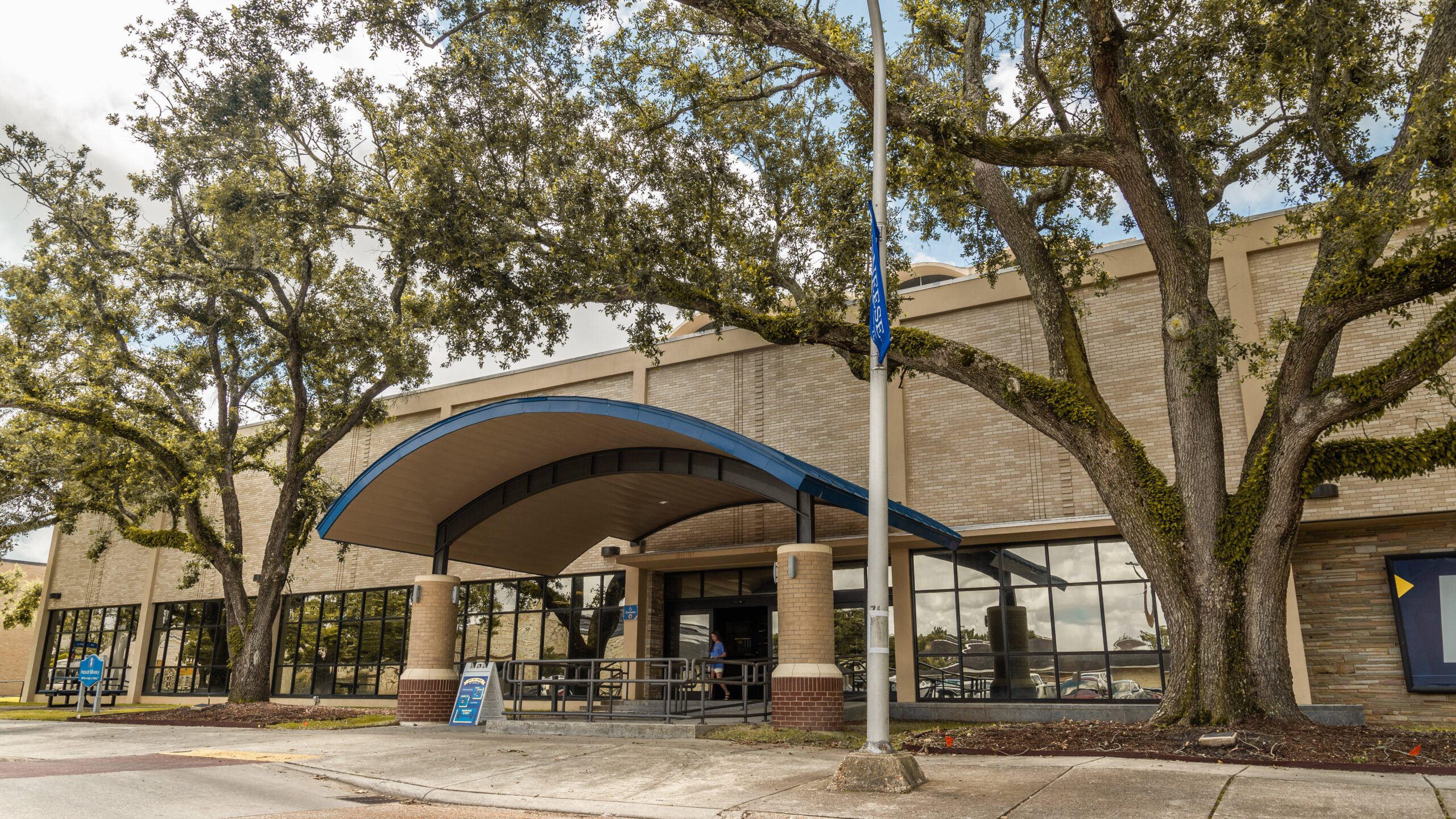 McNeese State University Frazar Memorial Library